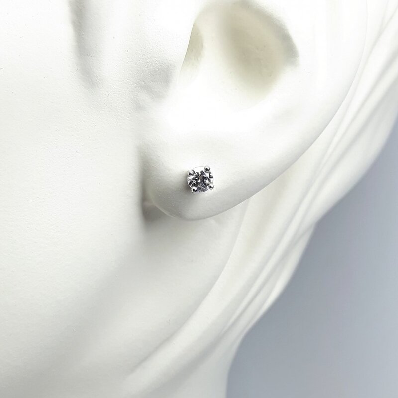 Boucles d'oreilles en or blanc 18kt et brillants à 0.50ct total.