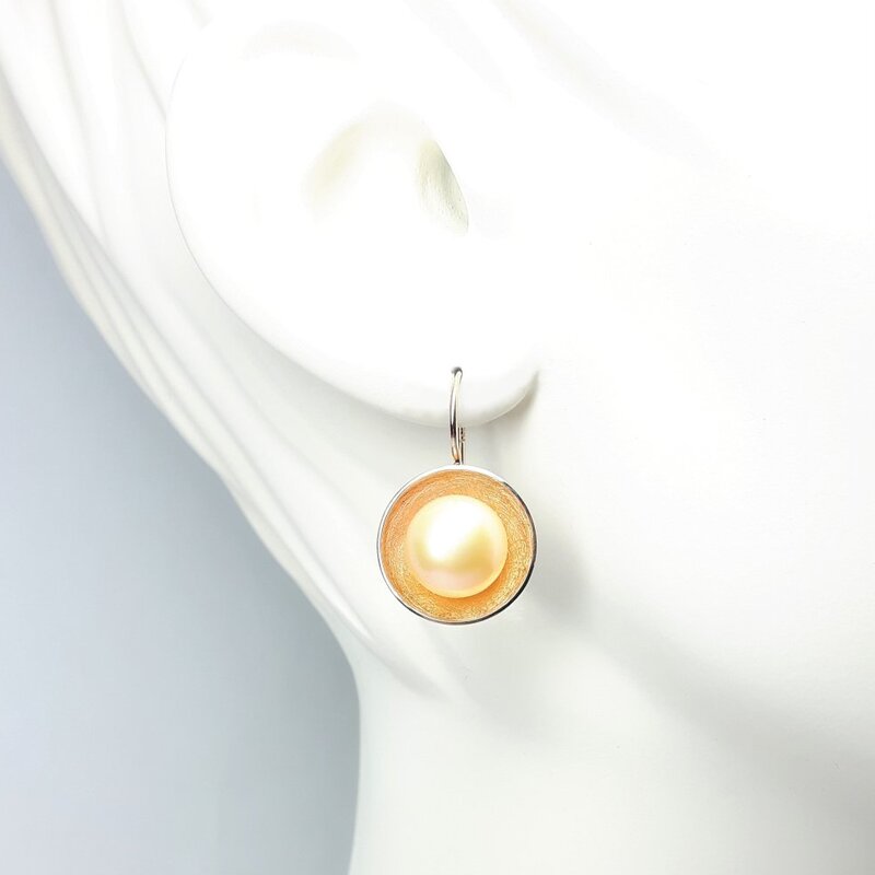 Boucles d'oreilles en or rouge 18kt, perles de culture d'eau douce couleur naturelle Ø11mm.