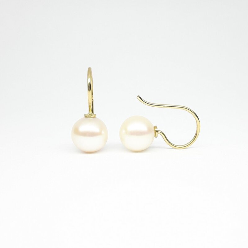 Boucles d'oreilles en or jaune 18kt et perles de culture d'eau douce ø9-9,5mm.