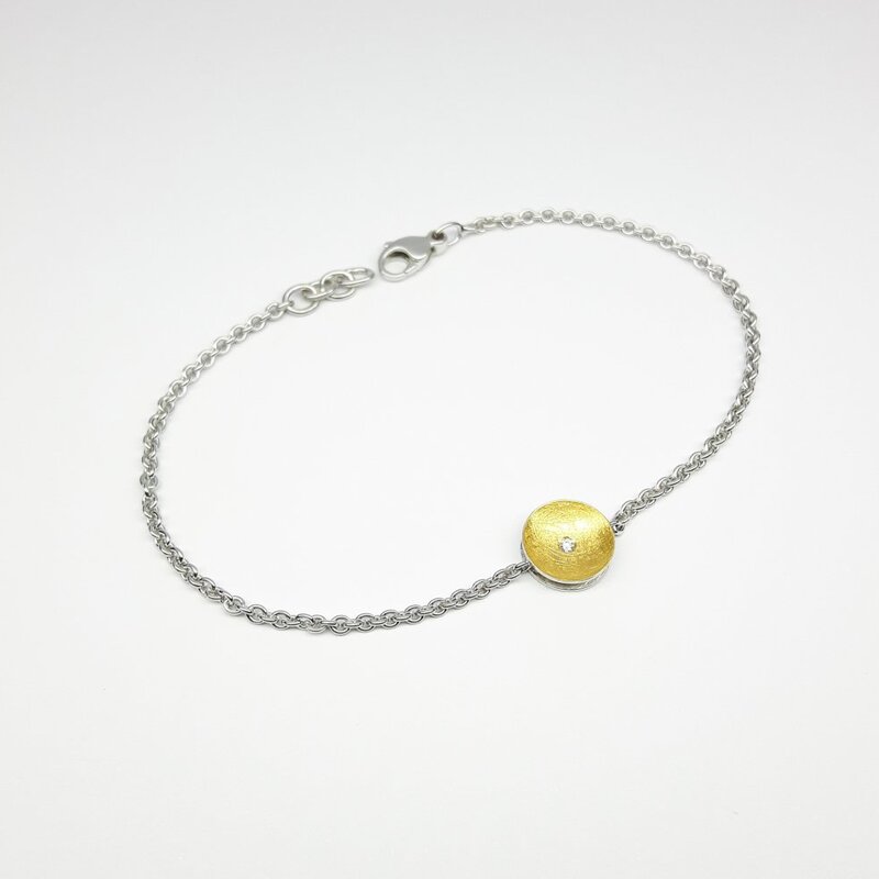 1 Bracelet en argent 925/-, or fin 24kt et diamant.