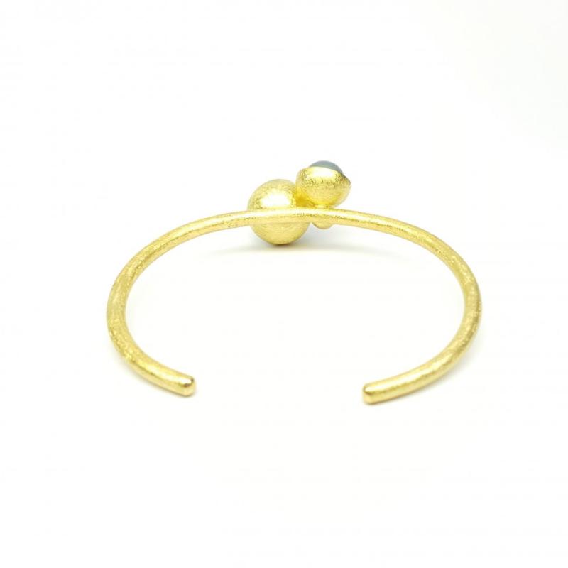 Bracelet en or jaune 18kt, perles tahiti et diamant. Pièce unique.