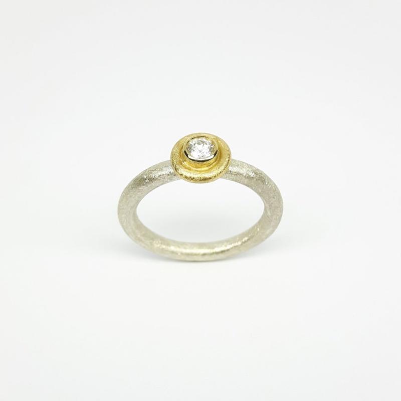 Bague en argent, or jaune 18kt et diamant 0,10ct.