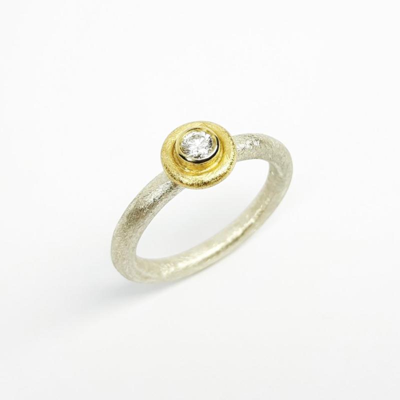 Bague en argent, or jaune 18kt et diamant 0,10ct.