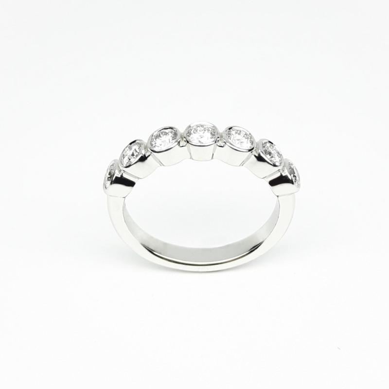 Bague en or blanc et 7 diamants à 0,70ct.