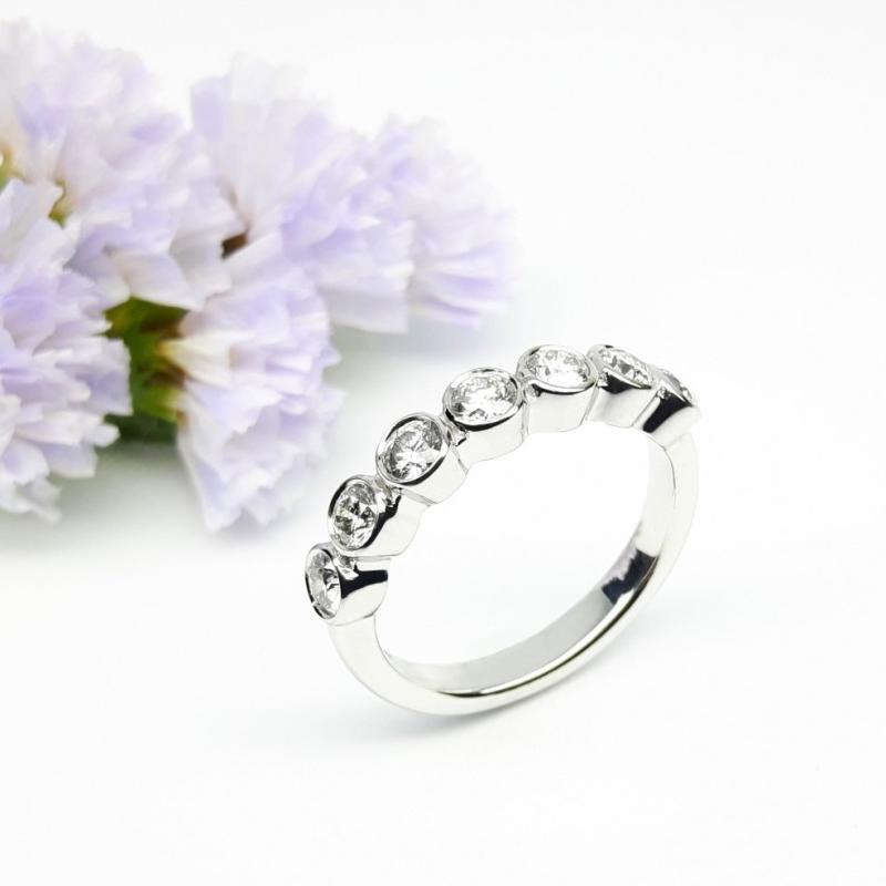 Bague en or blanc et 7 diamants à 0,70ct.