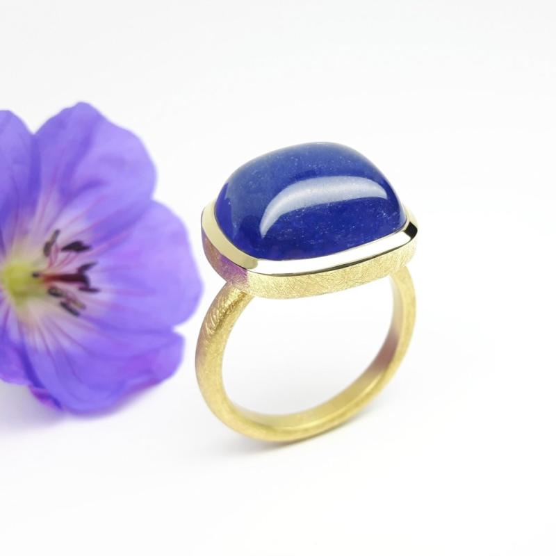 Bague en or jaune 18kt et tanzanite. Pièce unique.