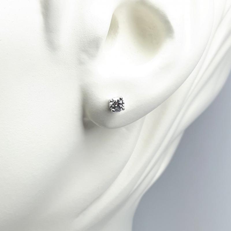Boucles d'oreilles en or blanc 18kt et brillants à 0.50ct total.