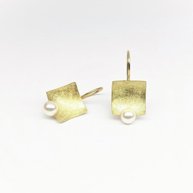 Boucles d'oreilles en or jaune 18kt et perles Akoya.