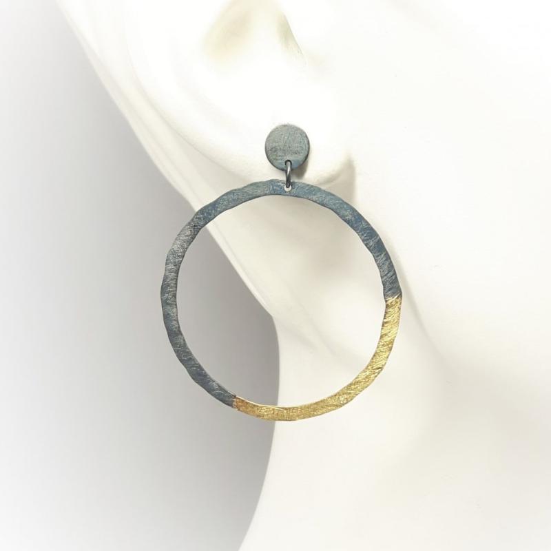 Boucles d'oreilles en argent 925/- noirci et or jaune 18kt.