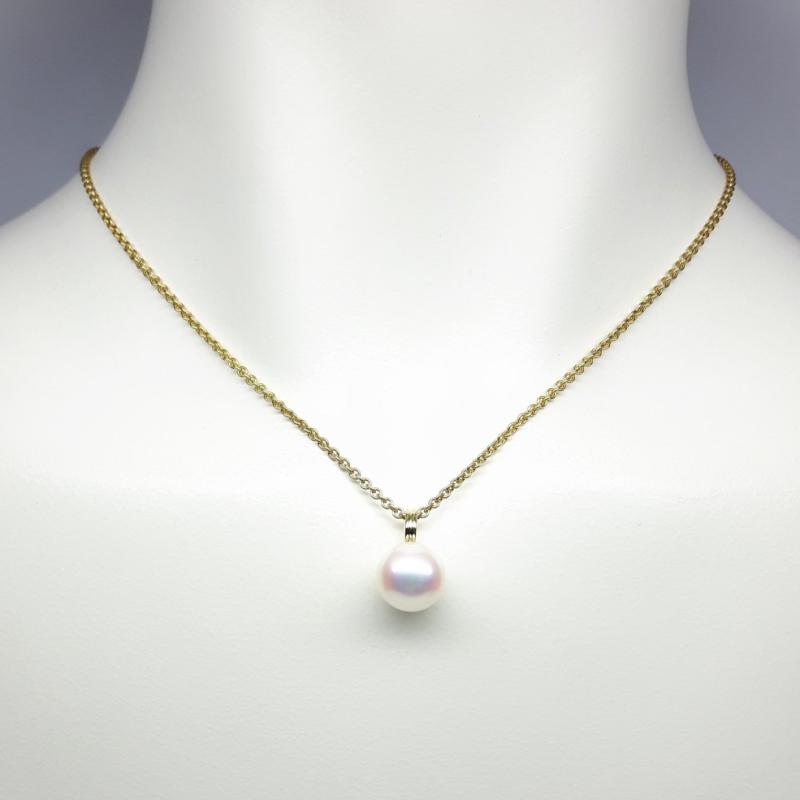 Pendentif en or jaune 18kt et perle d'eau douce blanche Ø11,2mm.